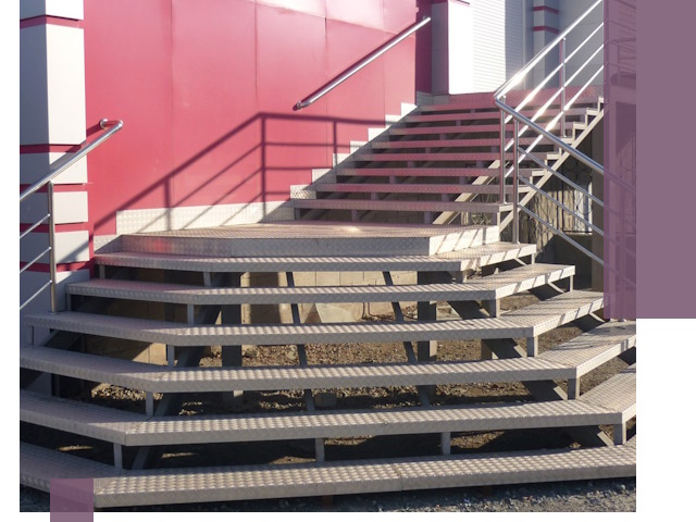 Лестницы для магазина в Пензе — изготовление и монтаж